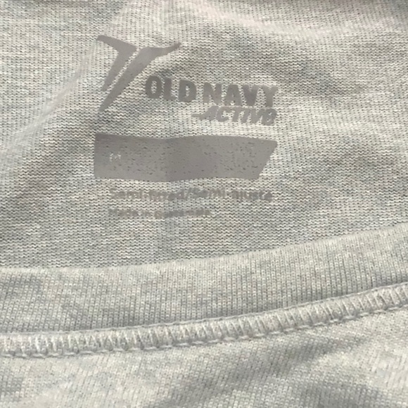 OLD navy active long-sleeve top. Light grey. Size M - Picture 5 of 6